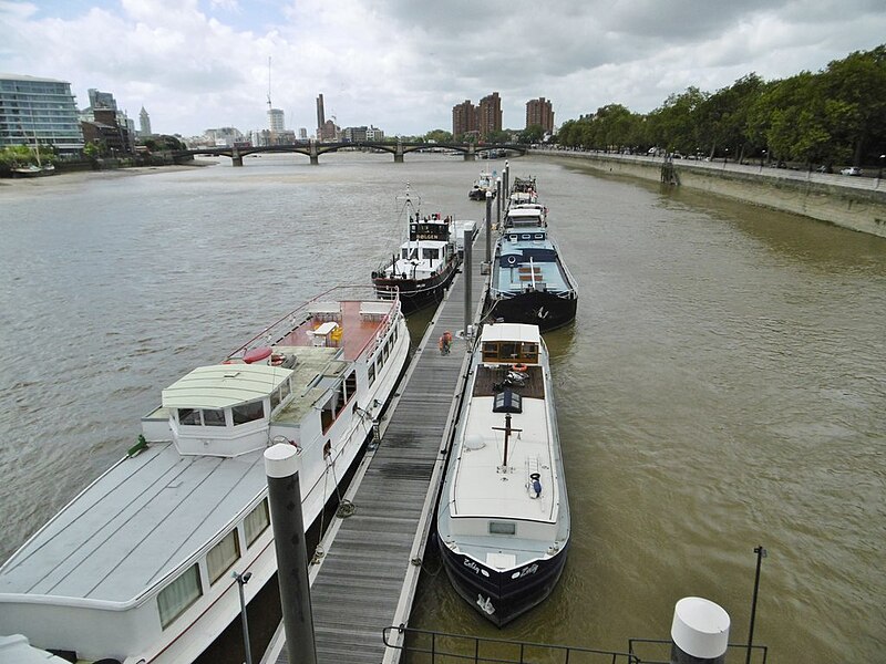 File:Chelsea, moorings - geograph.org.uk - 5085662.jpg