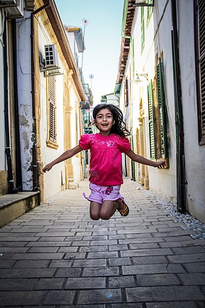 File:Child in Samanbahçe, North Nicosia.jpg