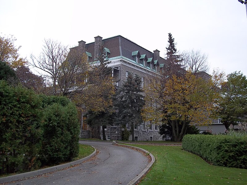 File:College Notre-Dame Montreal 02.jpg