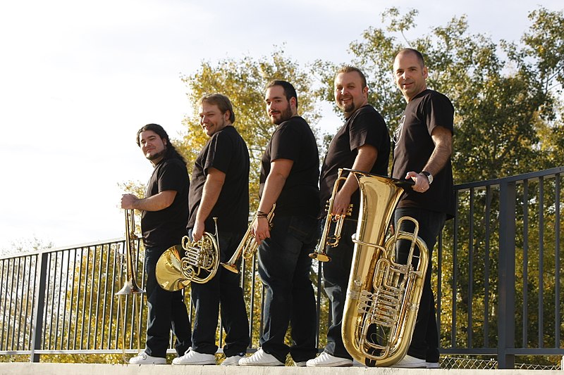 File:Componentes Granada Brass.jpg