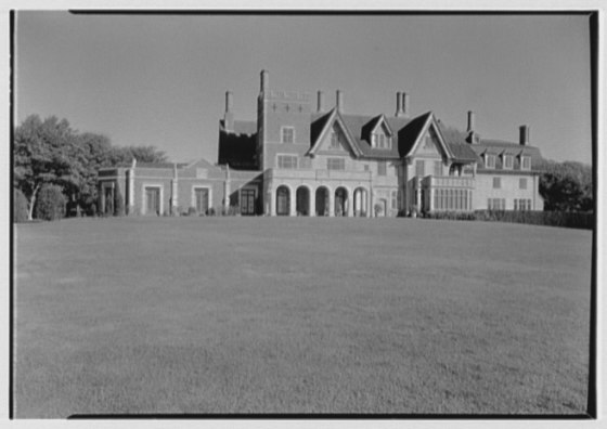 File:Count Alphonso P. Villa, Fairholme, residence in Newport, Rhode Island. LOC gsc.5a01946.tif