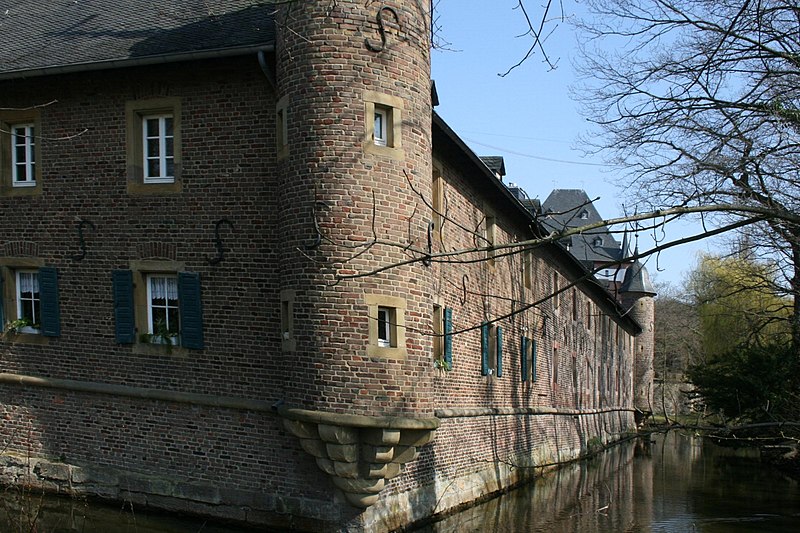 File:Düren-Niederau Denkmal-Nr. 2-001, von Auestraße 1 (363).jpg