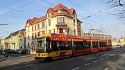 Thumbnail for File:DVB Straßenbahn Dresden mit Sonderbeklebung -112 Feuerwehr Dresden - 150 Jahre - Linie 6 vor Schulcampus Tolkewitz - Bild 001.jpg