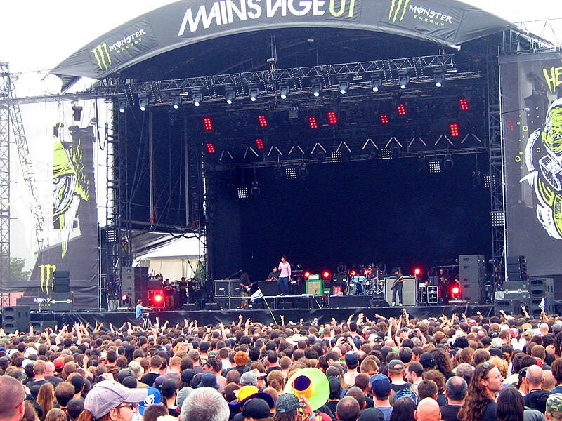 File:Deftones au Hellfest 2010.jpg