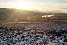 Das Reykholtsdalur. Im Mittelgrund dampft die Deildartunguhver.