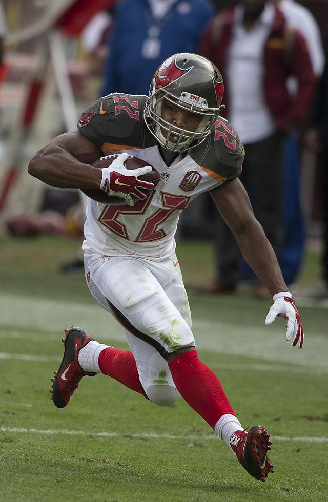 Doug Martin ADP: Why Yahoo! fantasy football ranks him higher than ESPN 