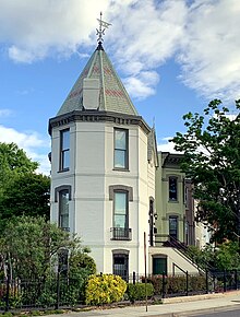Photograph of a Queen Anne-style building