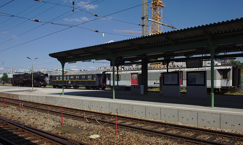 File:Eisenbahnstrecke, Wiener Vorortelinie - Teilbereich Heiligenstadt mit Station Heiligenstadt (52468) IMG 4900.jpg