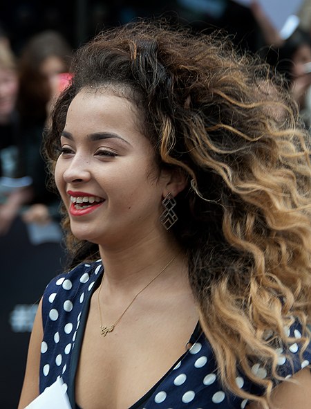 Ella Eyre 2014.jpg