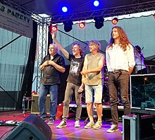 Skupina po vystoupení v Českých Budějovicích v červenci 2019