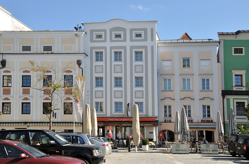 File:Enns Gasthaus Goldenes Schiff Hauptplatz 23.JPG