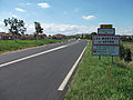 English: Entrance of Les Martres-de-Veyre by departmental road 225, in the direction of Clermont-Ferrand [8763] Français : Entrée des Martres-de-Veyre par la route départementale 225, en direction de Clermont-Ferrand [8763]