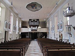 Vue intérieure de la nef vers la tribune d'orgue