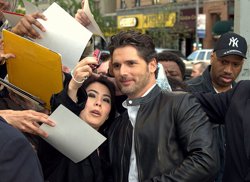 File:Eric Bana and fan at the 2009 Tribeca Film Festival.jpg