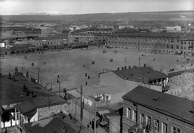 The square in 1930.