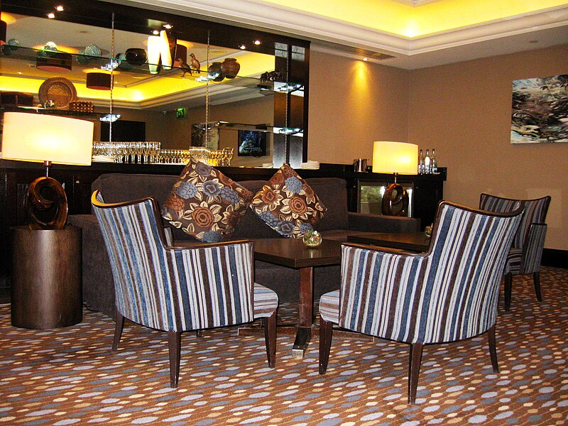 File:Executive Lounge, London Hilton on Park Lane.jpg