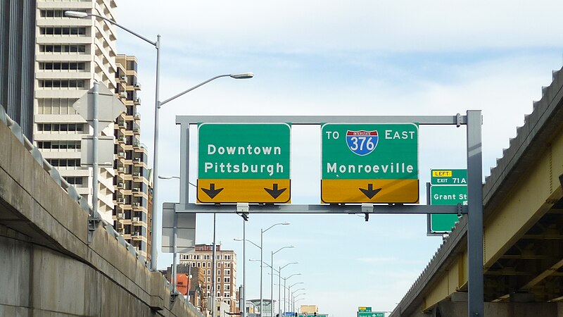 File:Exit ramp into downtown Pittsburgh.JPG