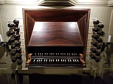 Organ console