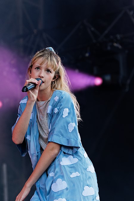 Festival des Vieilles Charrues 2018 - Angèle - 004.jpg