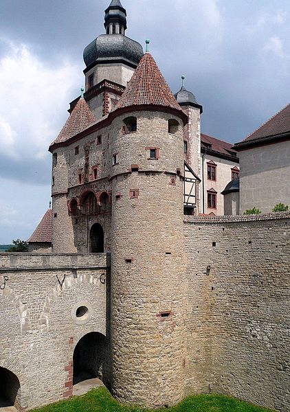 File:Festung Marienberg, Scherenbergtor.jpg