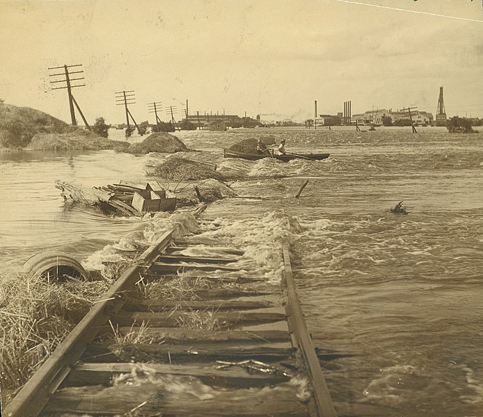 File:Floodwater over rail road tracks, Madison, Illinois. Commonwealth Steel in background.jpg