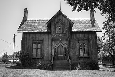 Fort Dalles Museum, in The Dalles, Oregon, is housed in the former Surgeon’s Quarters.