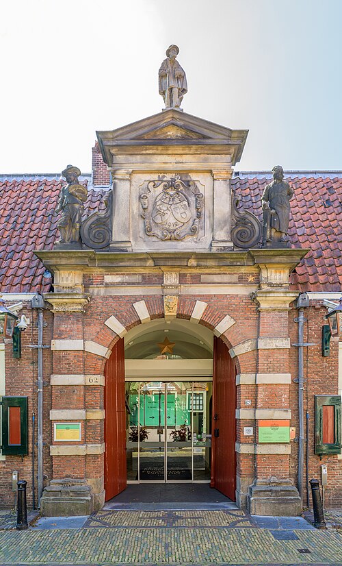 Entrance gate former Oudemannenhuis which has housed the Frans Hals Museum since 1913.