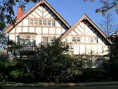 Casa Frederick K. Stearns (1902), de estilo Arts and Crafts.