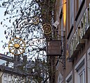 English: The hotel "Goldenes Rad" (golden wheel) in Friedrichshafen. Deutsch: Hotel Goldenes Rad in Friedrichshafen.