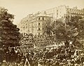Funérailles de Victor Hugo chars de couronnes et cortège.jpg