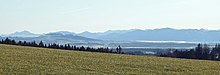 Blick vom Schlegelsberg bei Günzach über das mittlere Ostallgäu zum Auerberg und Ammergebirge