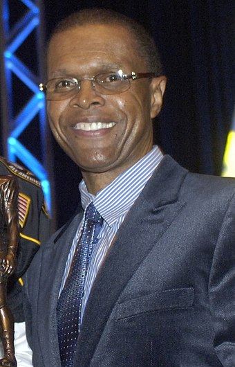 Gale Sayers, whose number 40 was retired by the Bears, giving a keynote speech at an awards ceremony in 2008 for the U.S. Army High School Football Player of the Year award