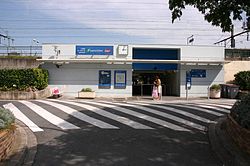 Le Vert de Maisons station