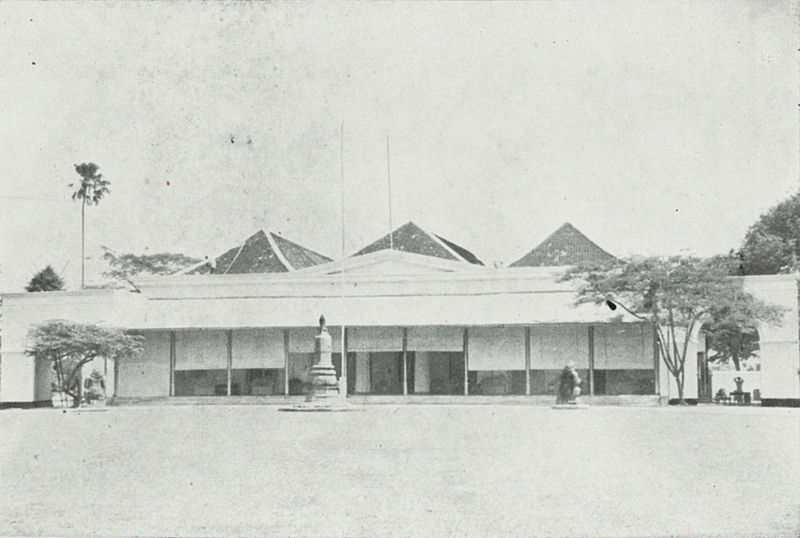 File:Gedung Agung in Yogyakarta, Kota Jogjakarta 200 Tahun, plate before page 57.jpg