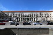 Blick auf den Geschwister Scholl Platz vom Professor-Huber-Platz aus