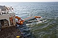 Mehrzweckschiff Neuwerk: Sweepinarme ausgefahren und in Aktion (für Ölaufnahme) 2016