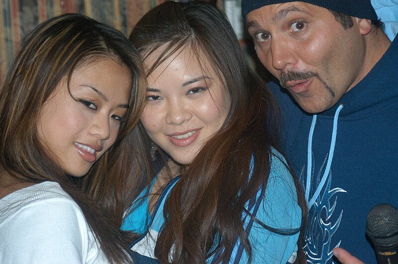 File:Girl, Konnie, Wankus at Porn Star Karaoke 1.jpg