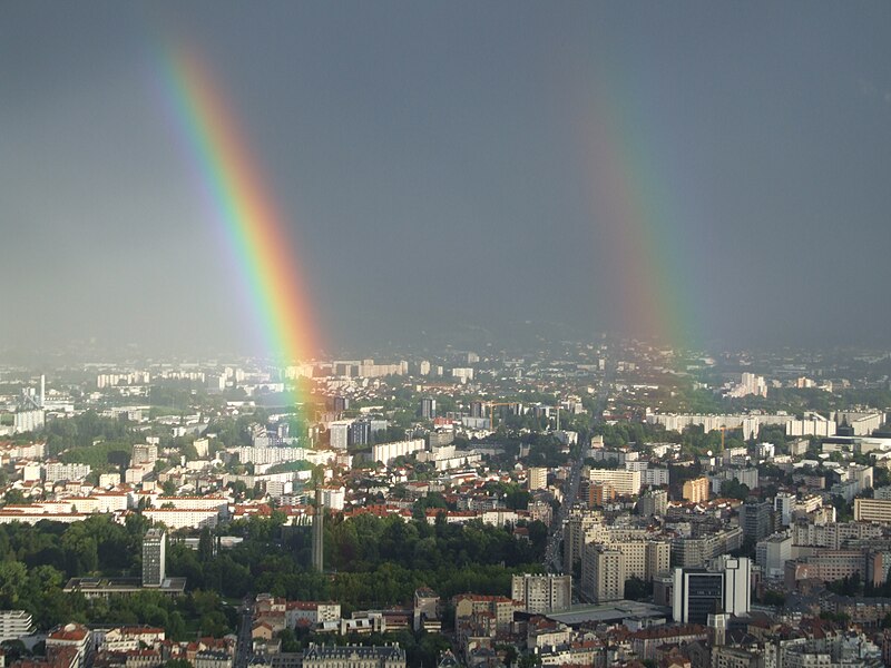 File:Grenoble - Arc-en-ciel 1.jpg