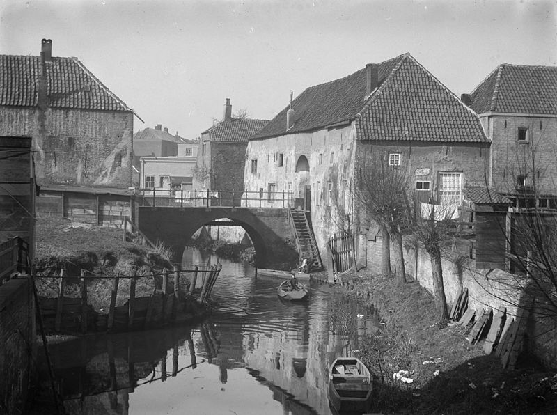 File:Groote Stroom nabij de Zusters van Orthenpoort - 's-Hertogenbosch - 20111103 - RCE.jpg