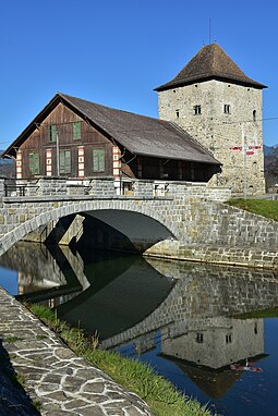 The stone bridge and St. Gallerstrasse towards Tuggen Grynau - Turm und Scheune - Friedgrabenkanal 2015-11-10 14-19-33.JPG