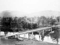Pont du Prince Alfred sur la Murrumbidgee à Gundagai, photo c. 1885