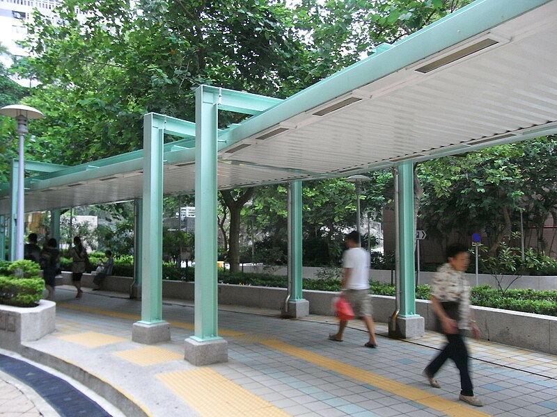 File:HK Chai Wan Hing Wah (I) Estate 22 covered walkway visitors Sept-2012.JPG