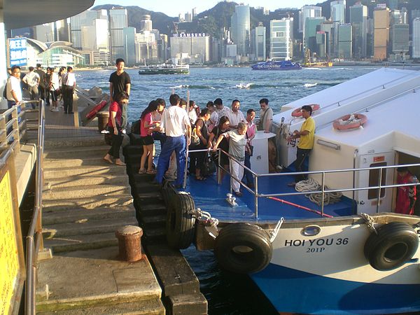 Паромы гонконга. Паром Star Ferry Гонконг. Hong Kong Pier. Hong Kong Pier 3. Hong Kong Pier Wooden Jetty.