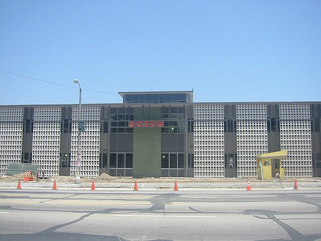 The former Hanna-Barbera building at 3400 Cahuenga Boulevard West in Hollywood, seen in a 2007 photograph: The small yellow structure (lower right) wa
