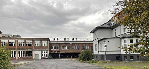 Hansaallee 190 und 198 hinter dem Zaun am Pastor-Busch-Weg, Düsseldorf-Oberkassel