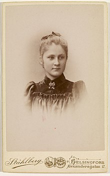 Fotografía de la artista finlandesa Hilda Flodin (1877-1958), alrededor de 1900