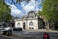 The early twentieth-century Hungerford House along the Victoria Embankment. [196]