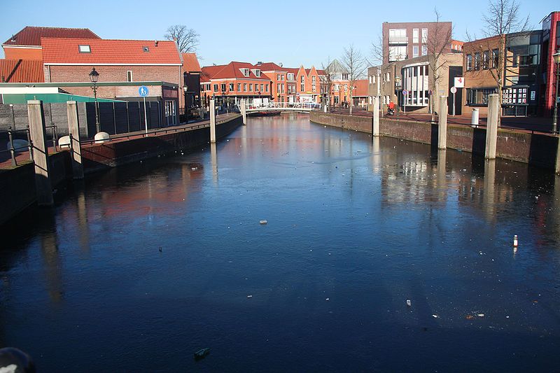 File:Ijs in de haven van Spijkenisse.jpg