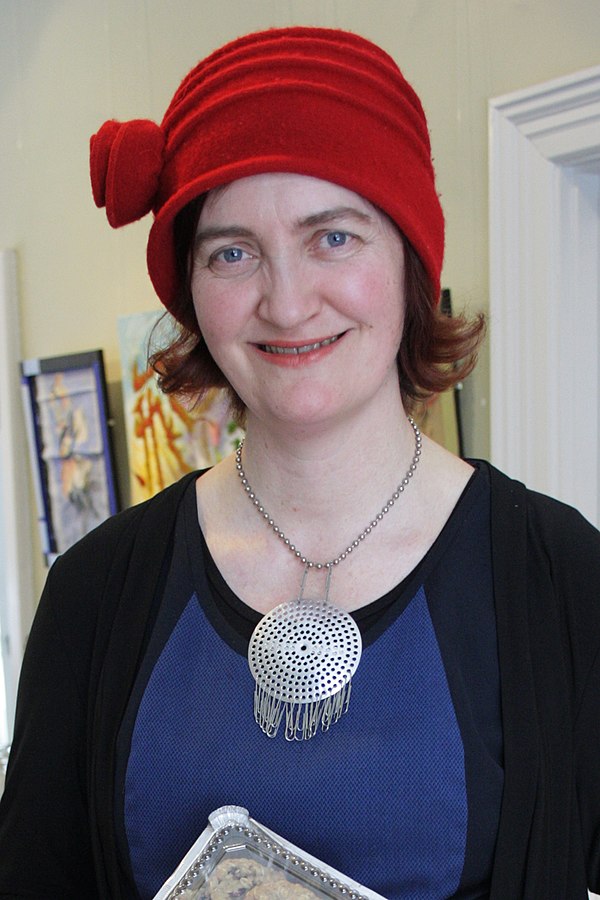 Irish-Canadian author Emma Donoghue adapted her novel Room, served as executive producer for the film and supported Lenny Abrahamson's bid to direct.