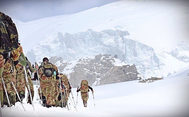 3rd Alpini Regiment on the march on the Monte Rosa glacier